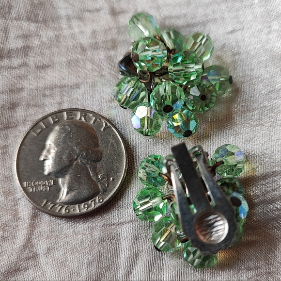 Peridot Green Aurora Borealis Glass Silver Tone Clip Vintage Earrings Austrian - Picture 2 of 8